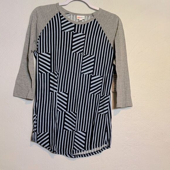 LulaRoe Randy Top  - Picture 1 of 3